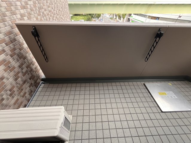 バルコニー　開放的で明るい空間を演出してくれるバルコニーです