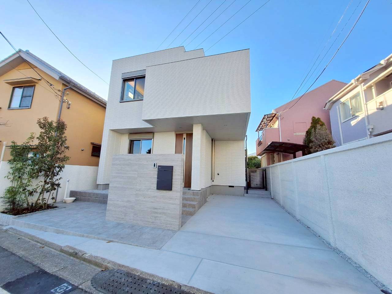 建物外観　駐車場１台付き♪ＺＥＨ Ｍ仕様の旭化成ヘーベルハウス新築