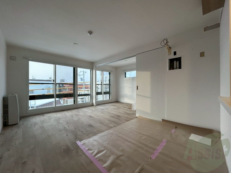 居室・リビング　広くてキレイなお部屋が広がっていて、充実した生活が送れそう。
