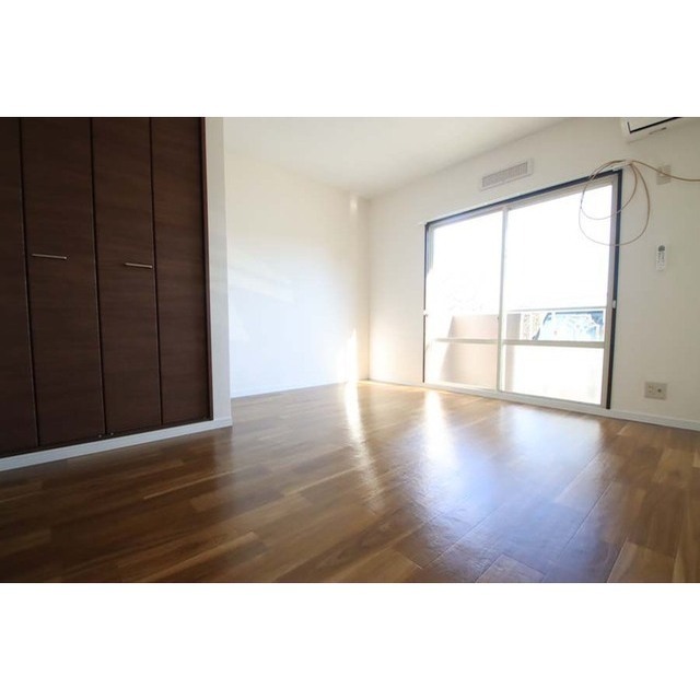 居室・リビング　内装写真は全て１０１号室です