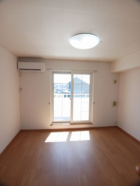 イースト Sの居間写真