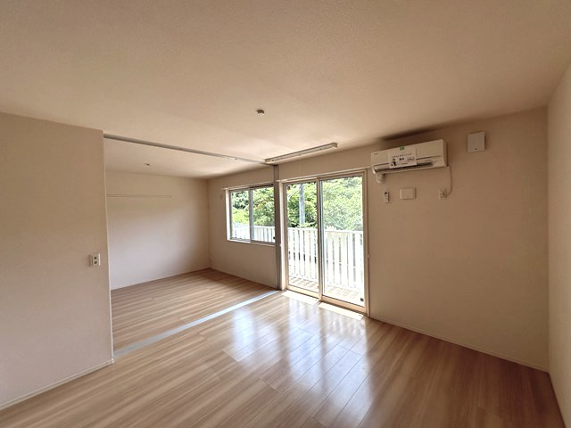 居室・リビング　南西向きリビングダイニングキッチン12帖☆バルコニーに繋がる