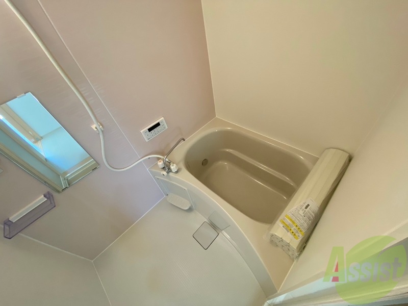 バス・シャワールーム　お風呂は追い焚き機能があり、非常に便利です。