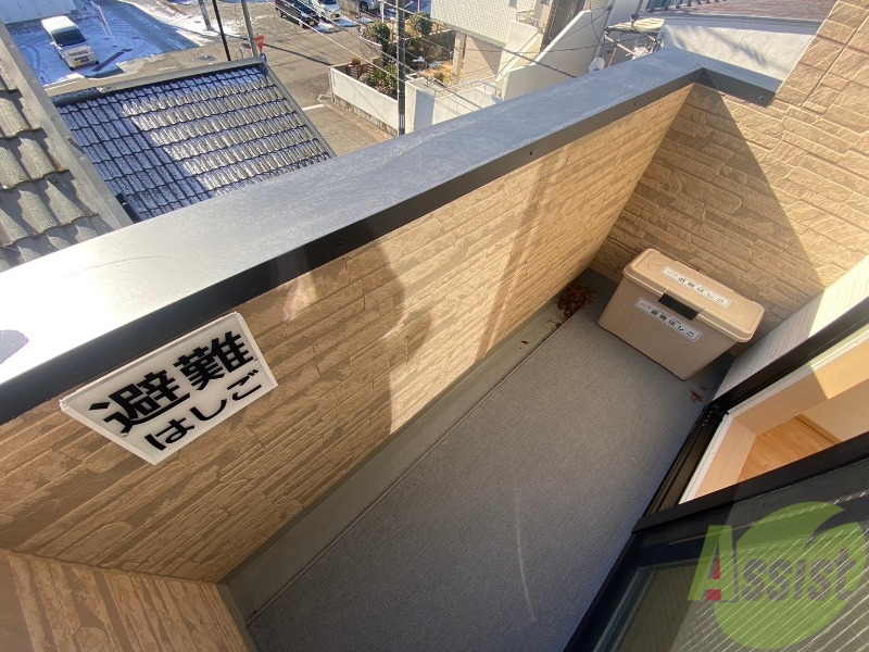 バルコニー　こちらのバルコニーは風通しが良く心地よい風が吹きます。