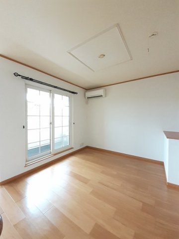 居室・リビング　ゆったり過ごせる居間です