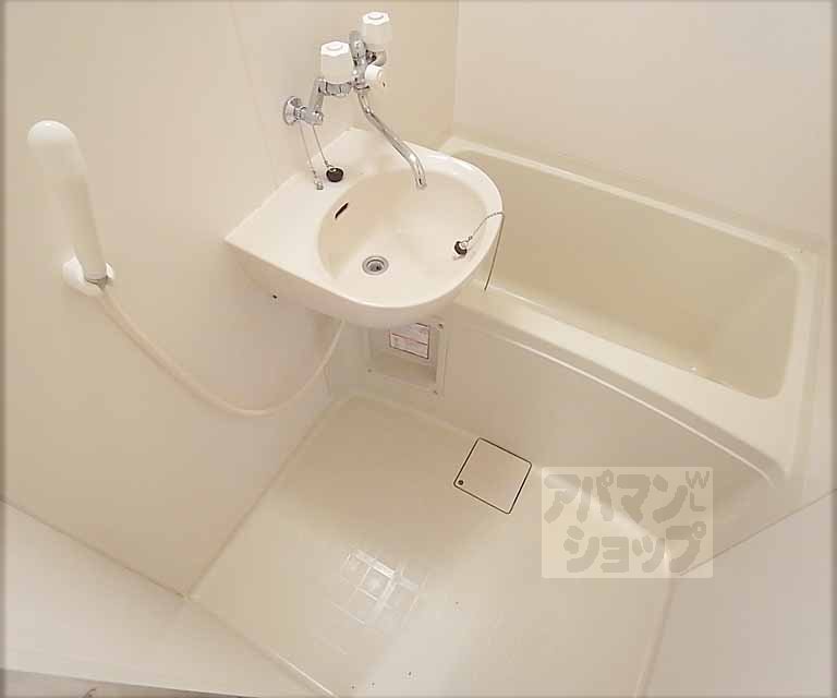 バス・シャワールーム　ゆったり浸かれます！