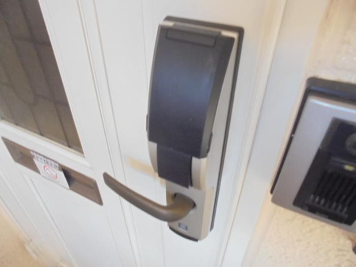 玄関　デジタルロックキー