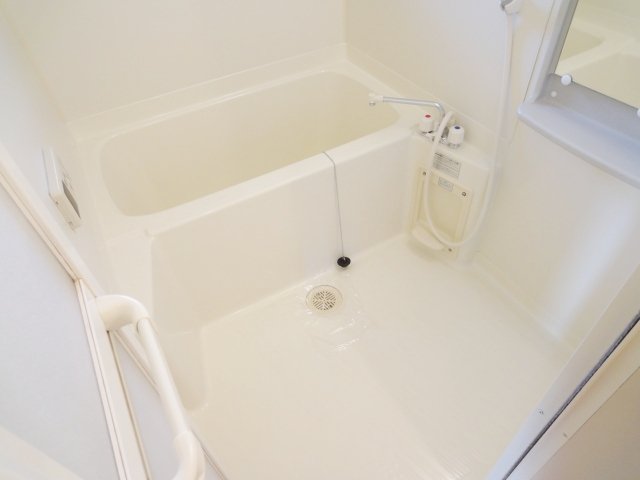 バス・シャワールーム　同物件別号室の写真です。