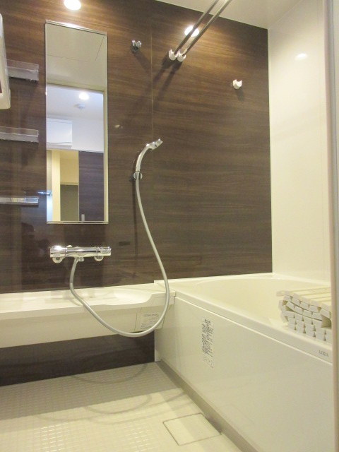 バス・シャワールーム　疲れた体を癒せる追い焚き・乾燥機能付きバスルーム