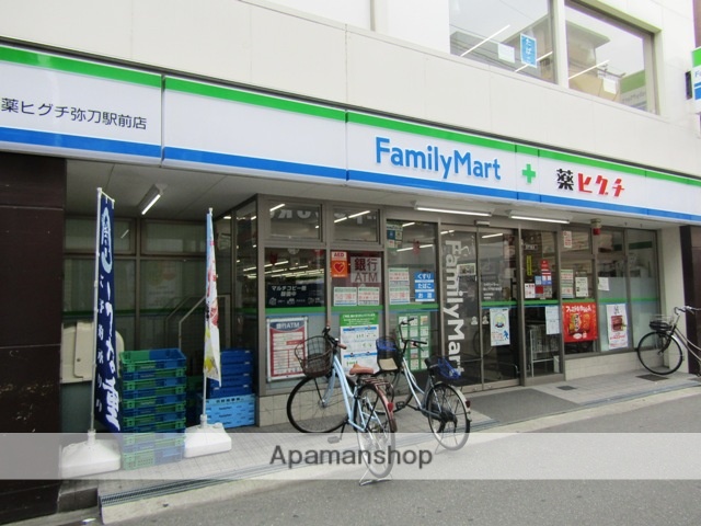 コンビニ　ファミリーマート（コンビニ）まで483m