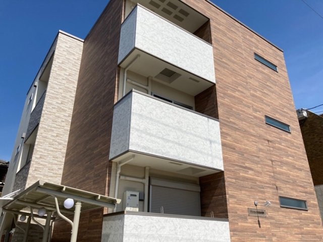 建物外観　宅配ボックス設置済み☆