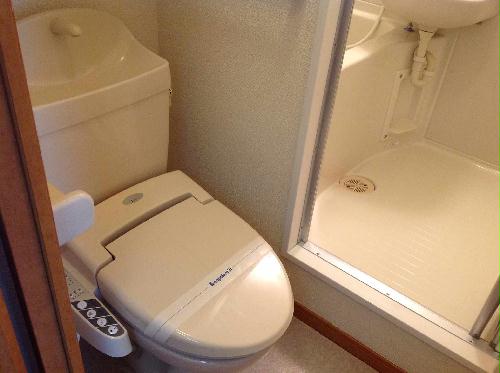 トイレ　温水洗浄機付便座