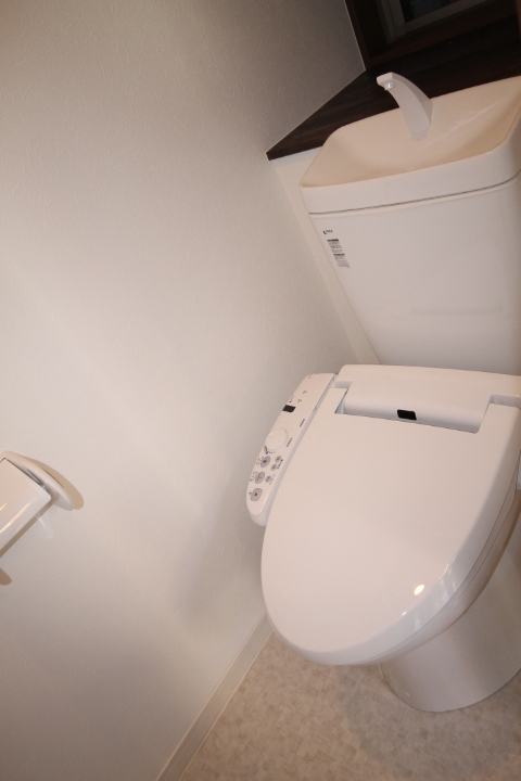 鶴見区鶴見4丁目貸家1階のトイレ写真