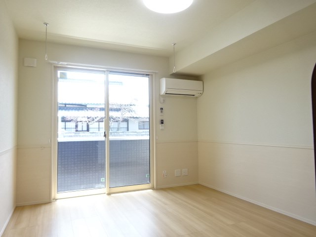 居室・リビング　画像は103号室です（参考）