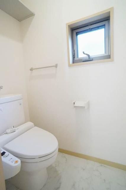 トイレ　別号室参考写真です