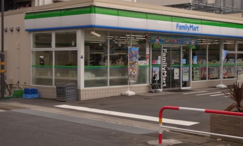 コンビニ　ファミリーマート 行徳駅前四丁目店（コンビニ）まで617m