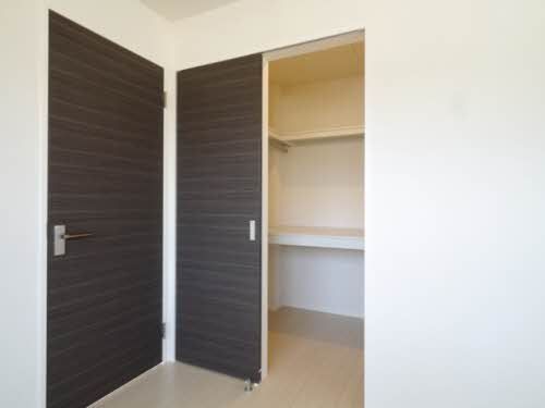 収納　東側洋室収納