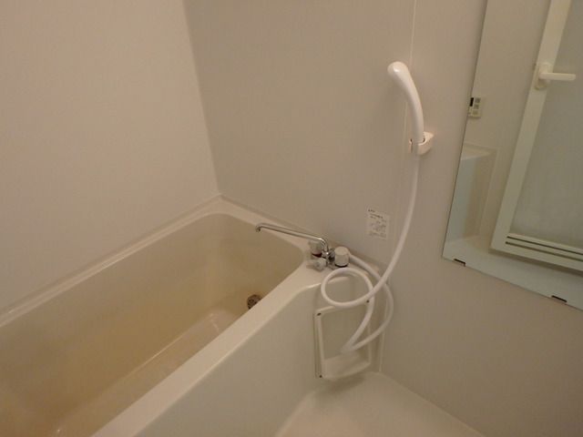 バス・シャワールーム　日々の疲れを取るバスルームには便利な追焚機能付き♪