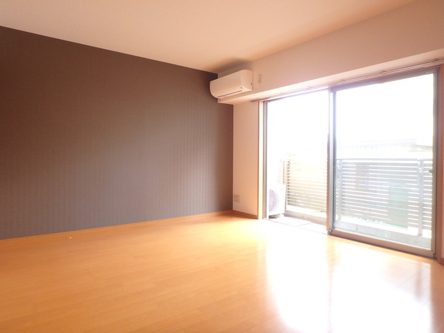 居室・リビング　広々８．９帖の洋室です！