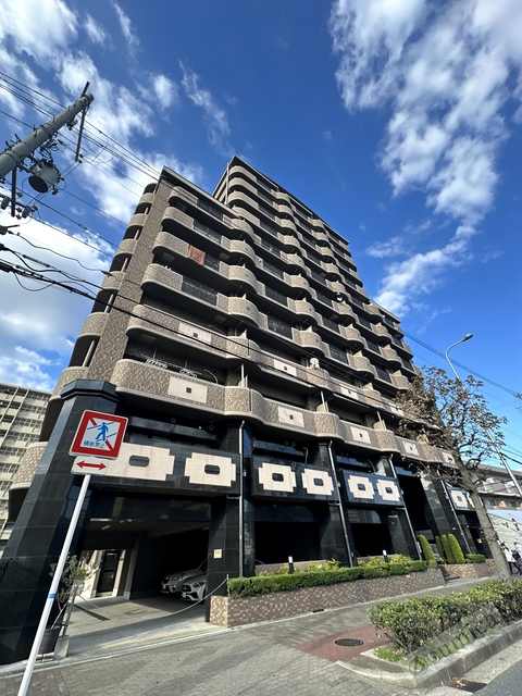 建物外観　外観タイル張りのモダンな造り