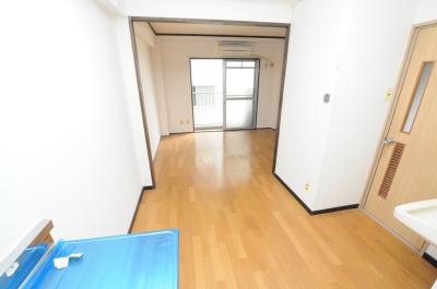 居室・リビング　室内