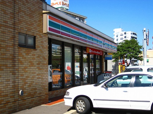 コンビニ　セブンイレブン（コンビニ）まで270m