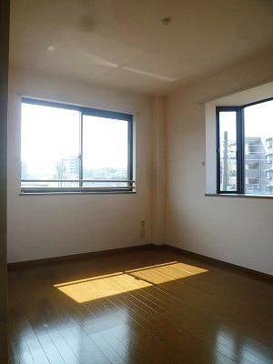 居室・リビング　★２面採光で明るいです★