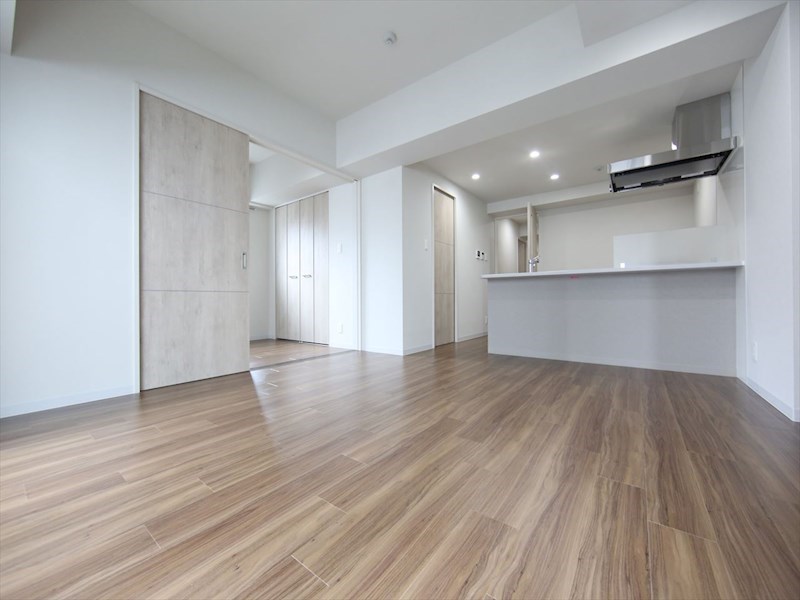 居室・リビング　ＬＤＫ14.8帖　カウンターキッチン　南面バルコニー