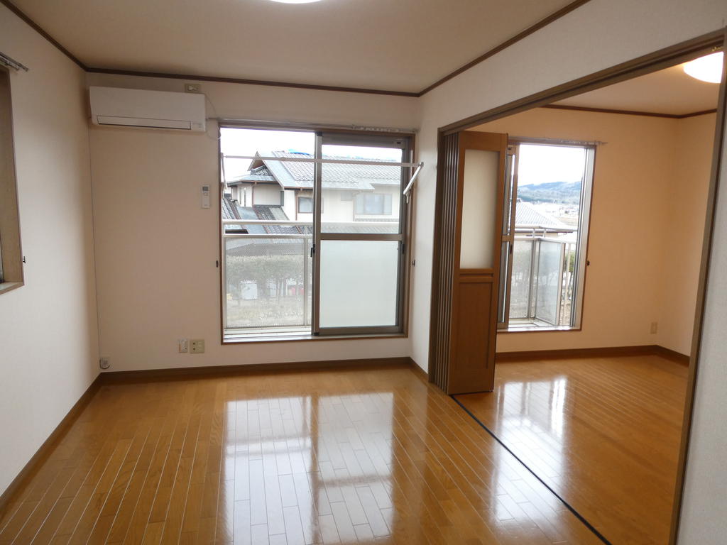 居室・リビング　※室内写真・動画・パノラマは同物件反転間取り別部屋のものです