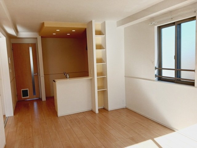 居室・リビング　こちらの居間で趣味の時間をお楽しみください