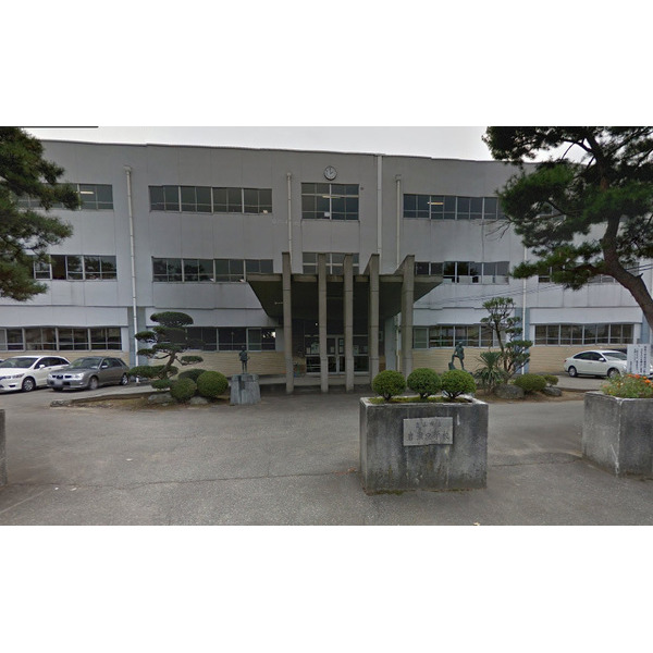 中学校　富山市立岩瀬中学校（中学校）まで2031m