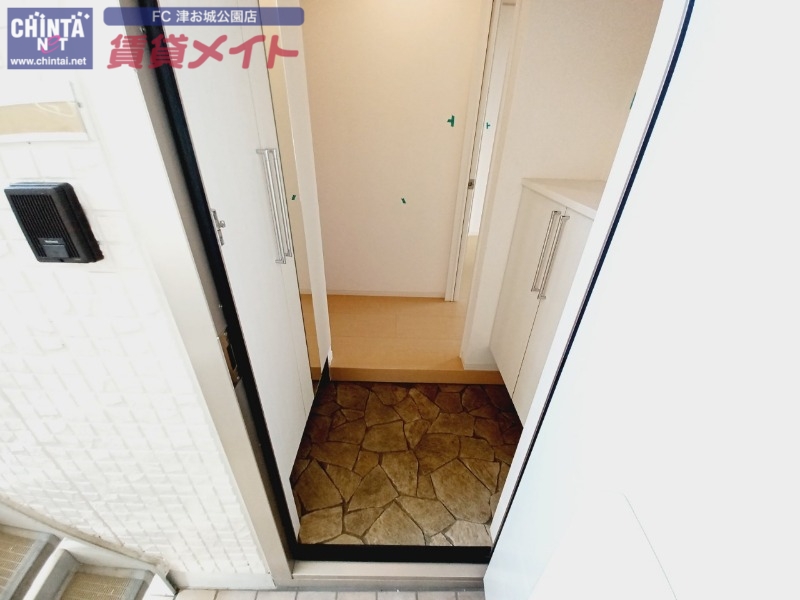 玄関　同タイプの部屋写真です