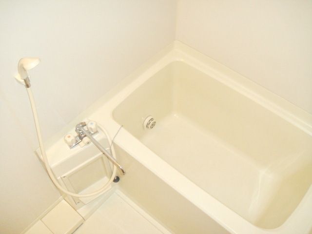 バス・シャワールーム　★追い焚き機能付きバス★