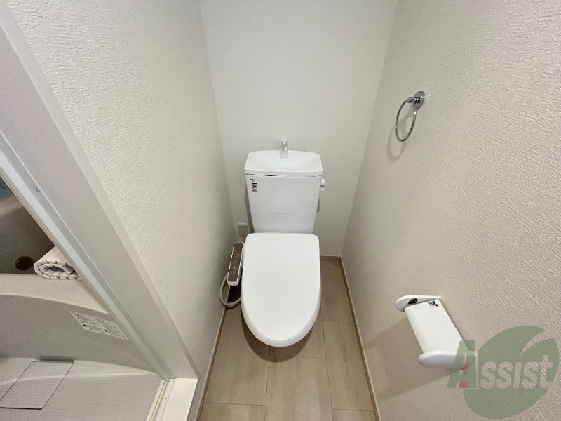 トイレ　トイレは温水洗浄便座が設置されております。