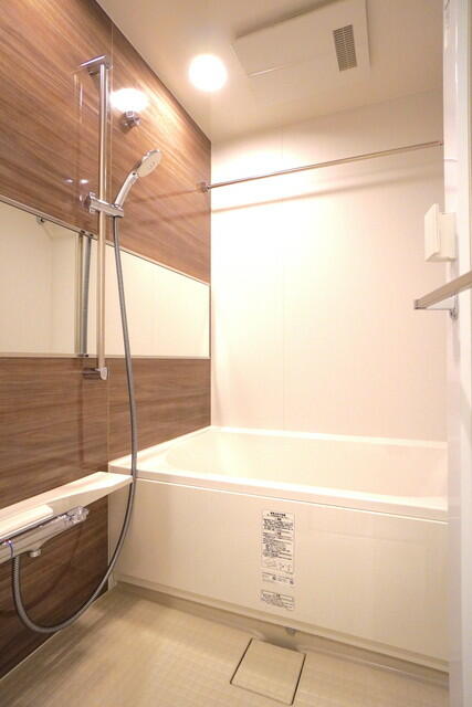 バス・シャワールーム　※別部屋参考写真