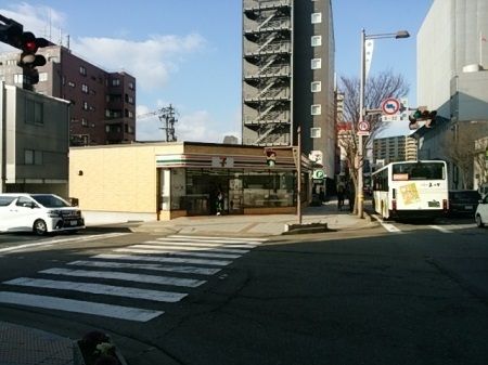 コンビニ　セブンイレブン（コンビニ）まで500m