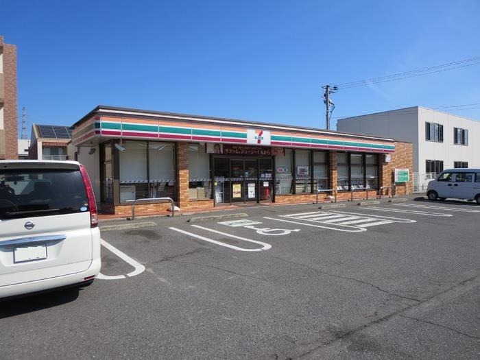 コンビニ　セブンイレブン（コンビニ）まで550m