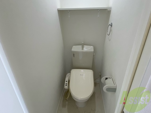 トイレ　ウォシュレットが付いているキレイなお手洗いです。