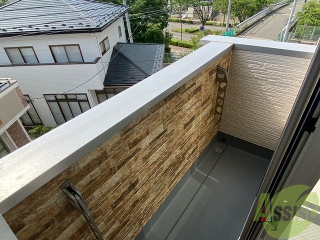 バルコニー　バルコニーはこちらです。広いのでのびのびと作業ができますね