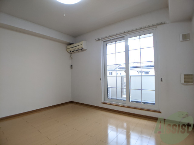 居室・リビング　明るい光が差し込む素敵なお部屋ですね～。