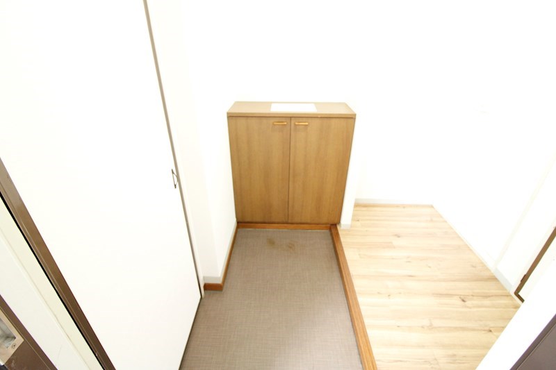 玄関　大きな玄関収納付き