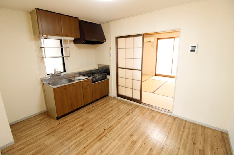 居室・リビング　日当たりの良い明るいダイニングキッチン