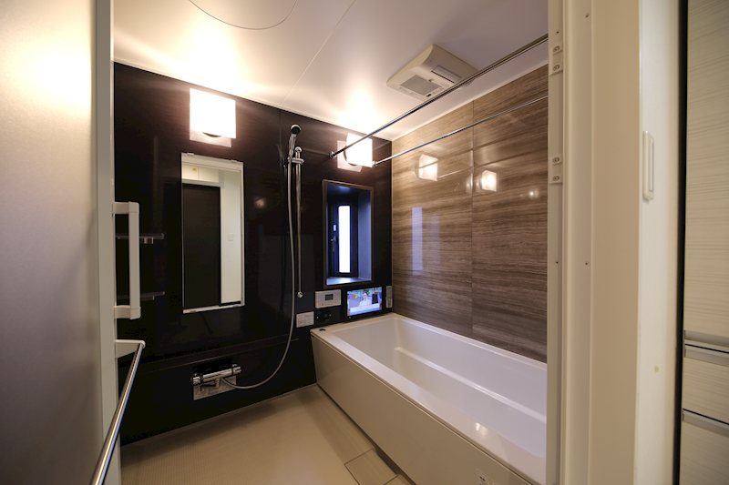 バス・シャワールーム　テレビやマイクロバブルジェットバスが装備