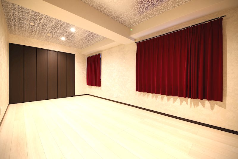 その他部屋・スペース　明るいインテリアの10.8帖洋室