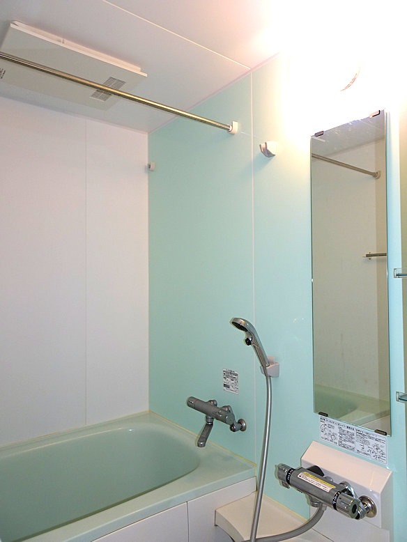 バス・シャワールーム　浴室乾燥もついたお洒落なバスルーム♪（※反転タイプ）