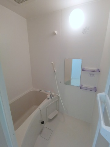 バス・シャワールーム　ゆとりの浴室