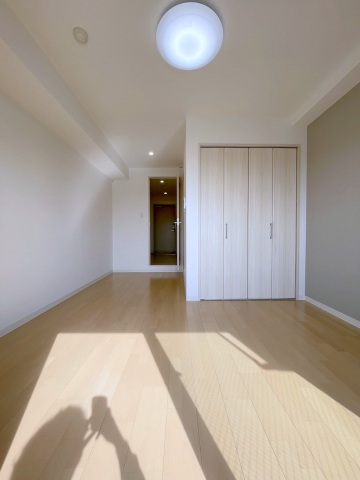 居室・リビング　明るい洋室