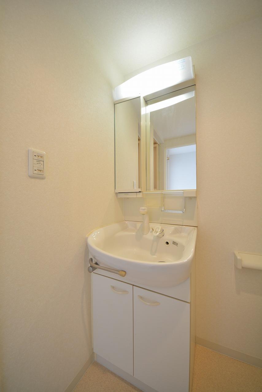 洗面設備　メゾン・ド・ヴィレ大阪城公園前　独立洗面化粧台