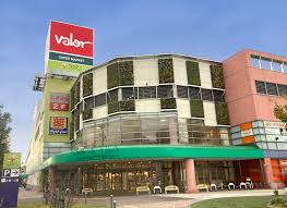 スーパー　バロー なるぱーく店（スーパー）まで559m