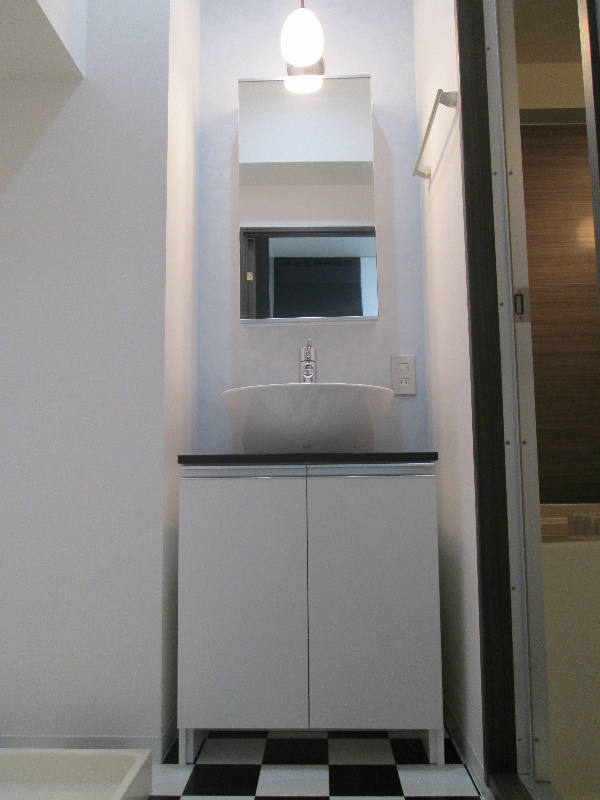 洗面設備　分離型のおしゃれな化粧台です。